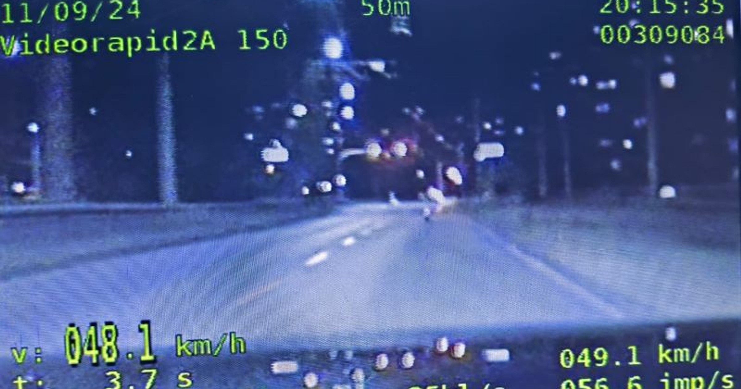 Jechał elektryczną hulajnogą. Policjanci "wlepili" mu 900 zł mandatu