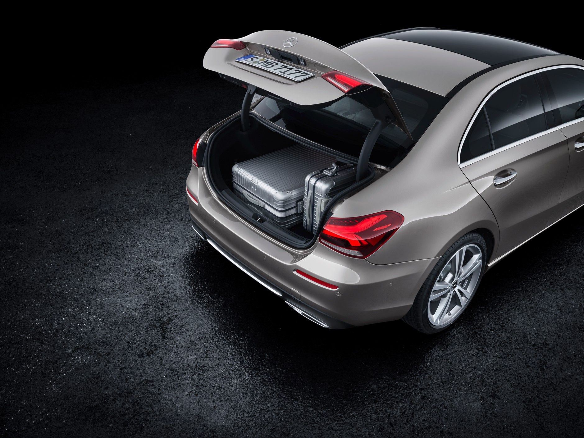 Mercdes Klasy A sedan w wersji europejskiej