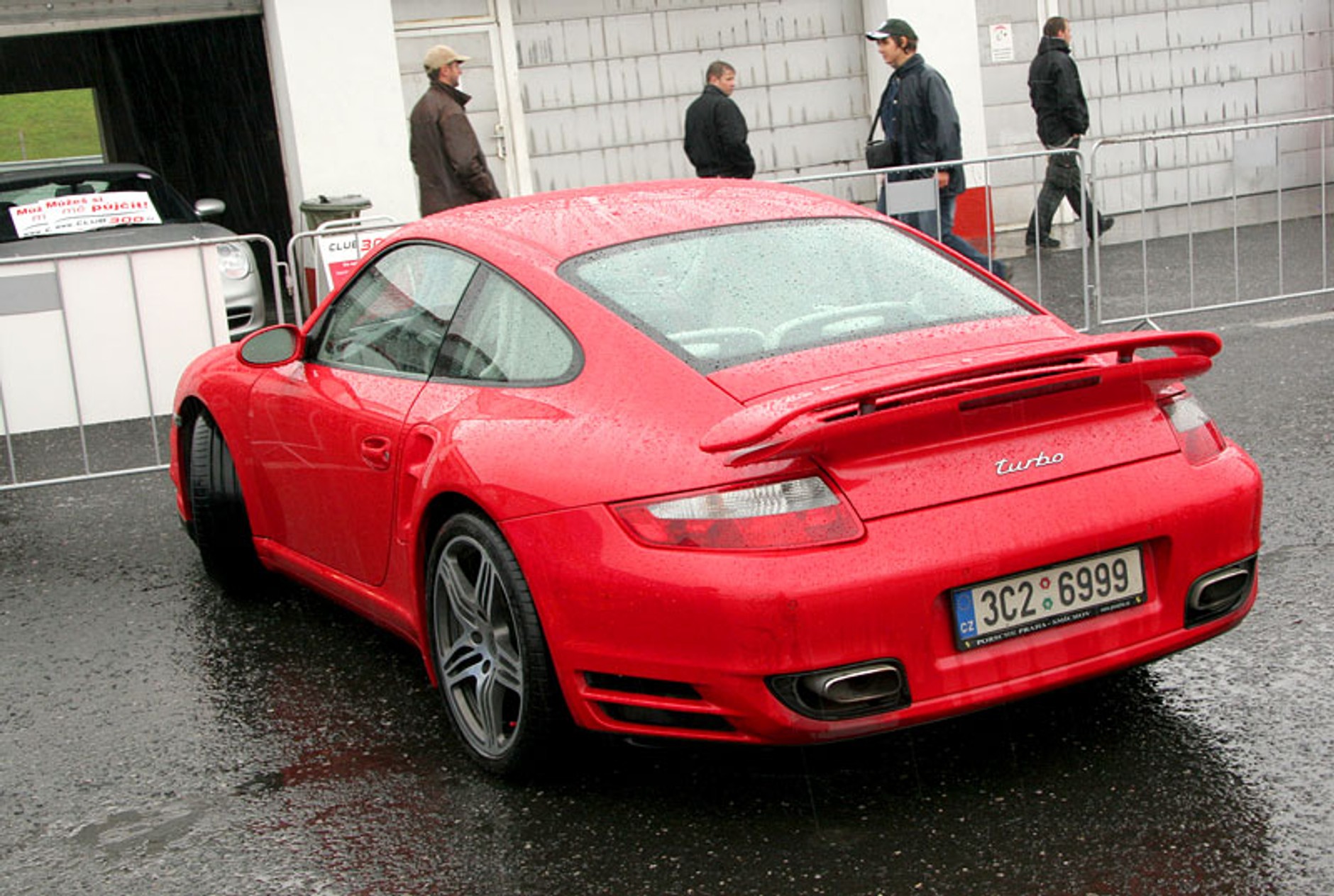 Autodrom Most: sportowe rakiety w deszczu (fotogaleria)