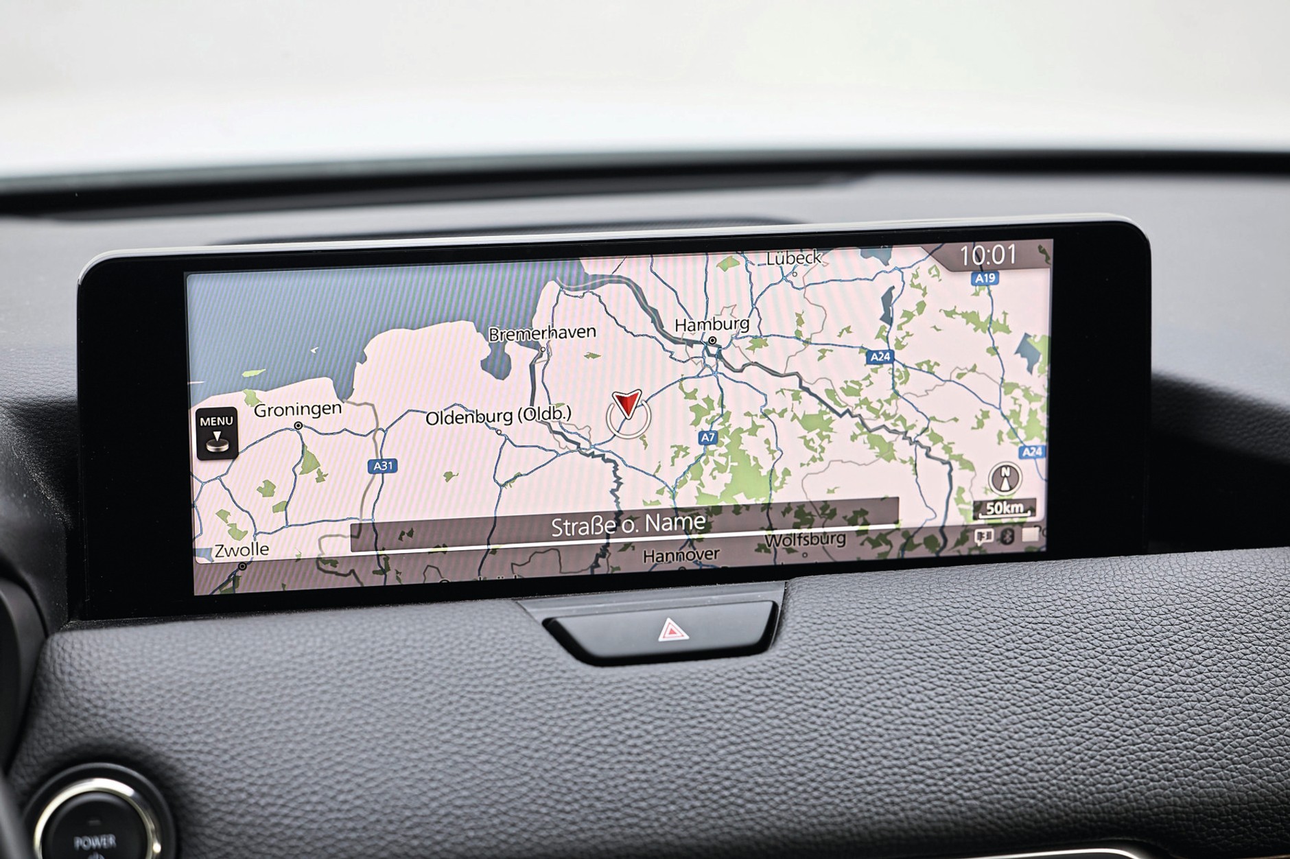 Używana Mazda CX-60: ekran systemu inforozrywki nie jest dotykowy!