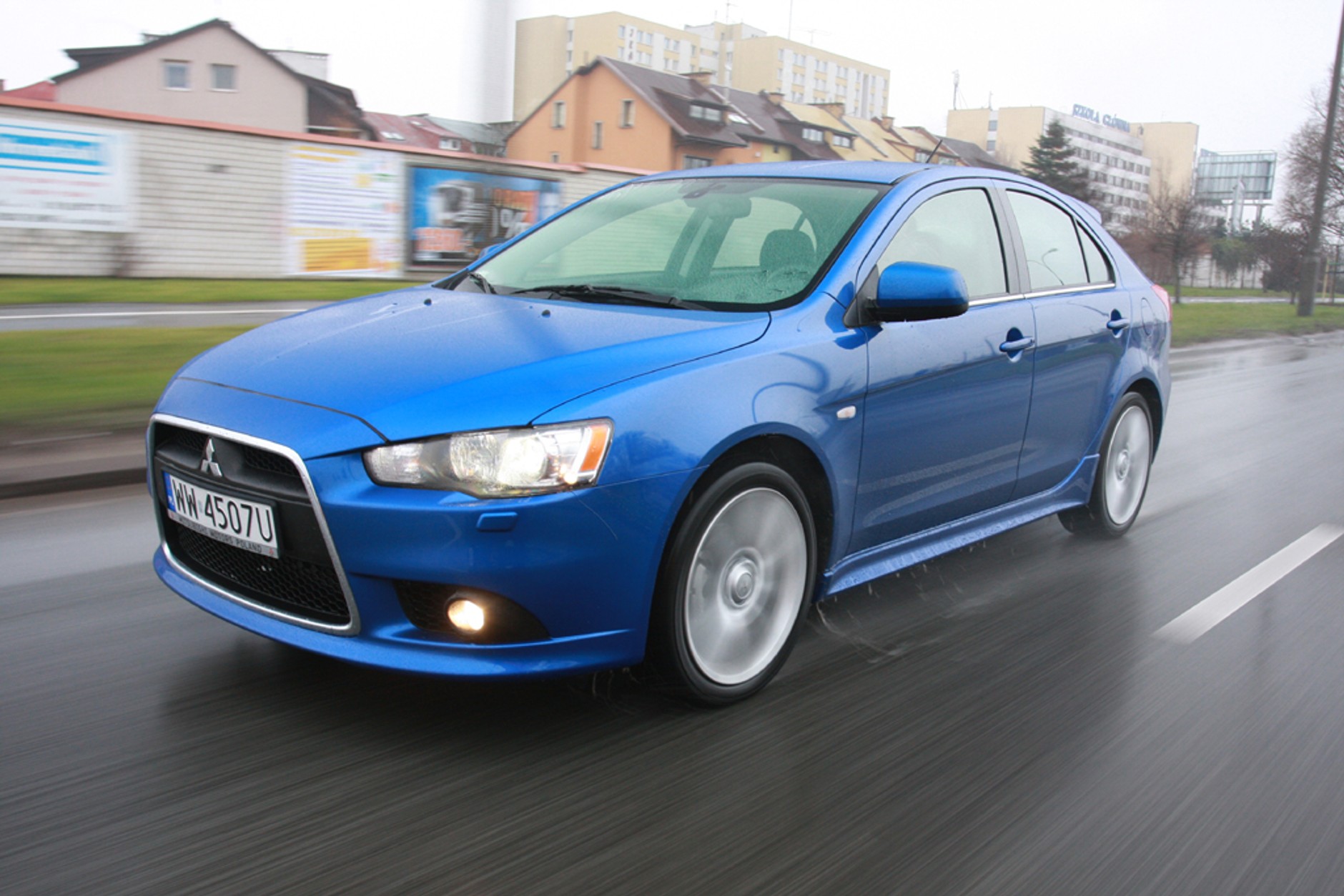 Mitsubishi Lancer 1.8 Sportback: Uwodzi agresywną stylistyką