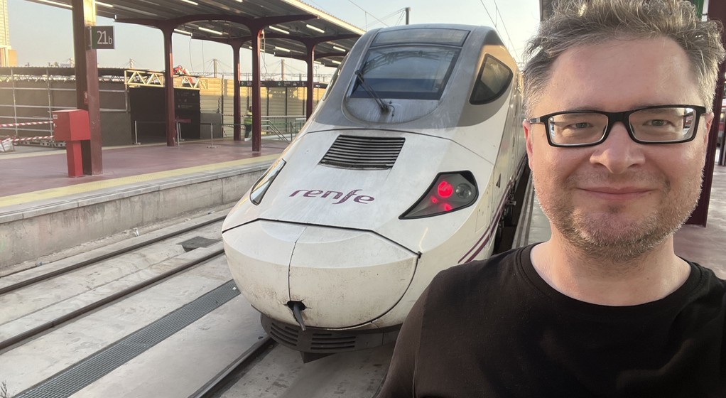 Superszybki hiszpański pociąg S-730