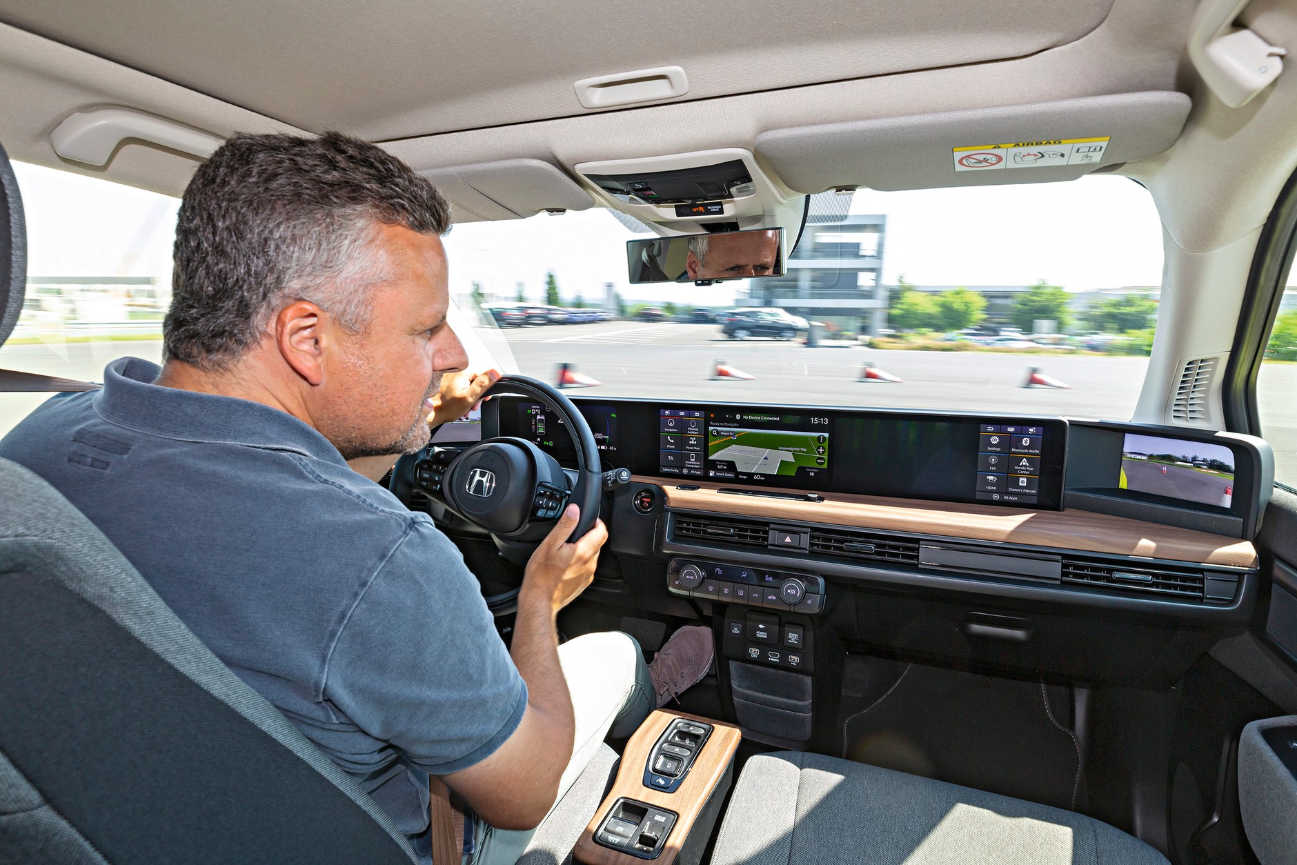 Cyfrowy kokpit Hondy e