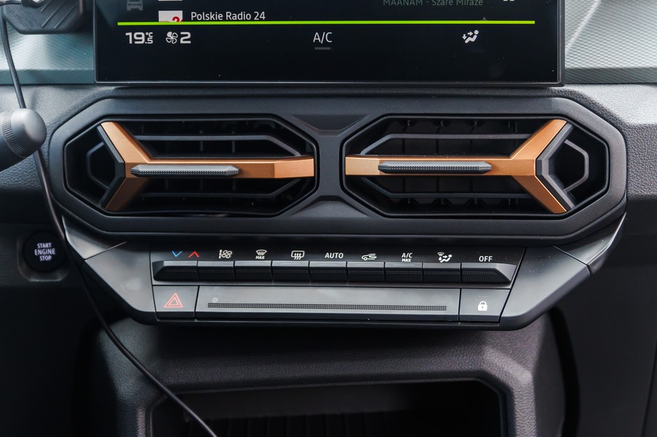Dacia Duster kontra MG ZS. Porównanie dwóch budżetowych samochodów