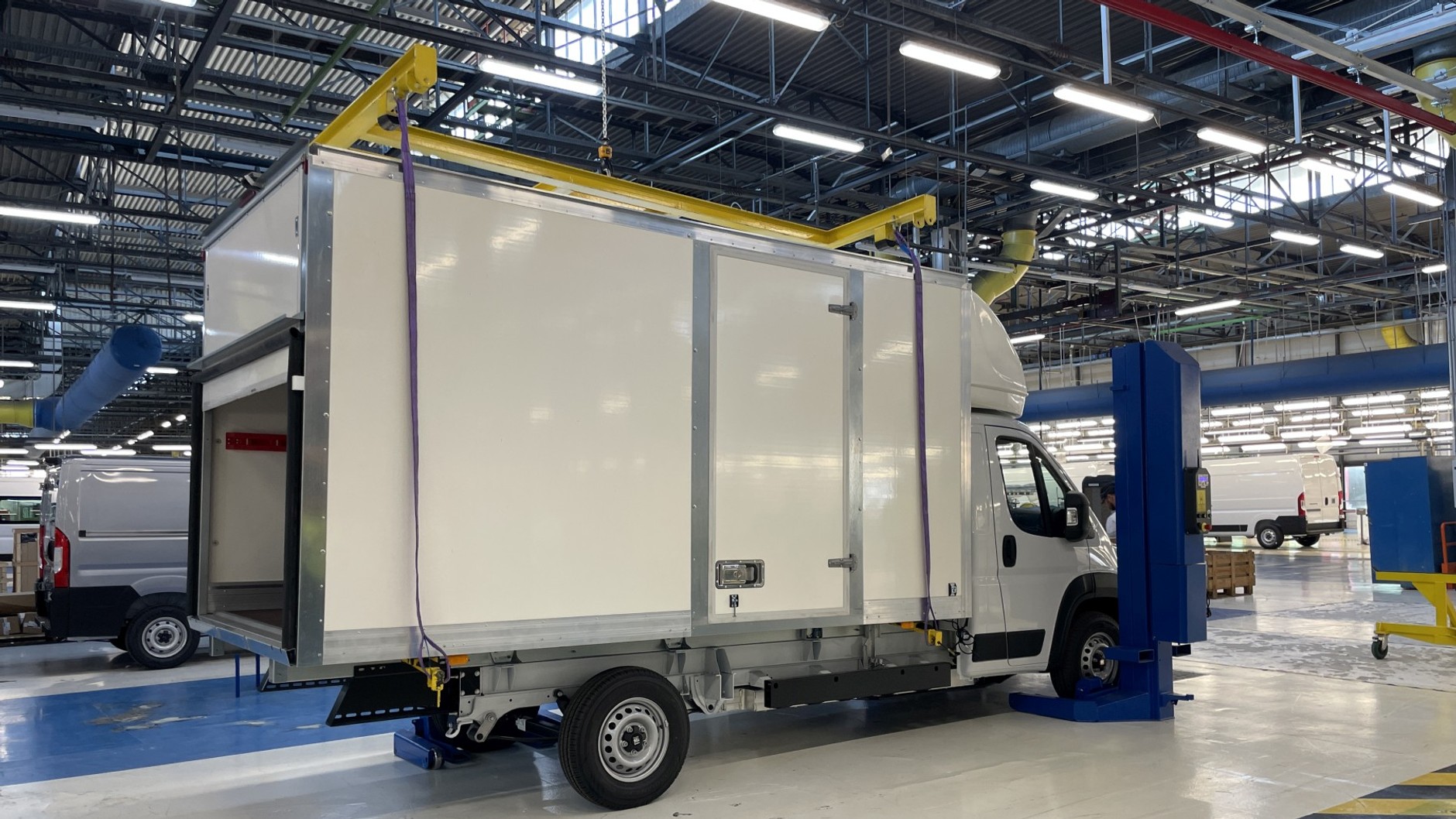 Centrum konwersji i personalizacji aut dostawczych koncernu Stellantis (CustomFit)