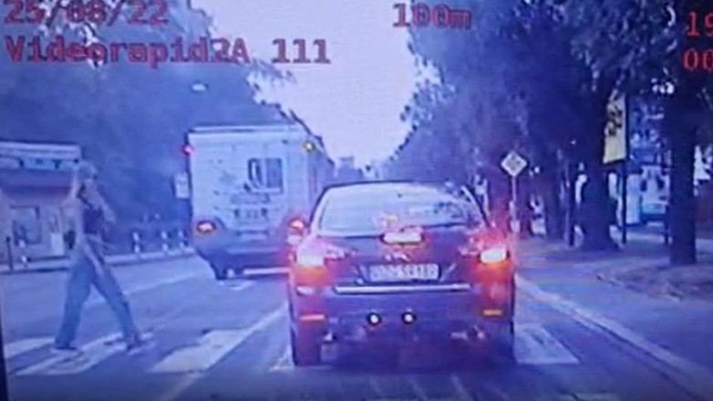 Wymuszenie pierwszeństwa na przejściu – nagrania z wideorejestratora