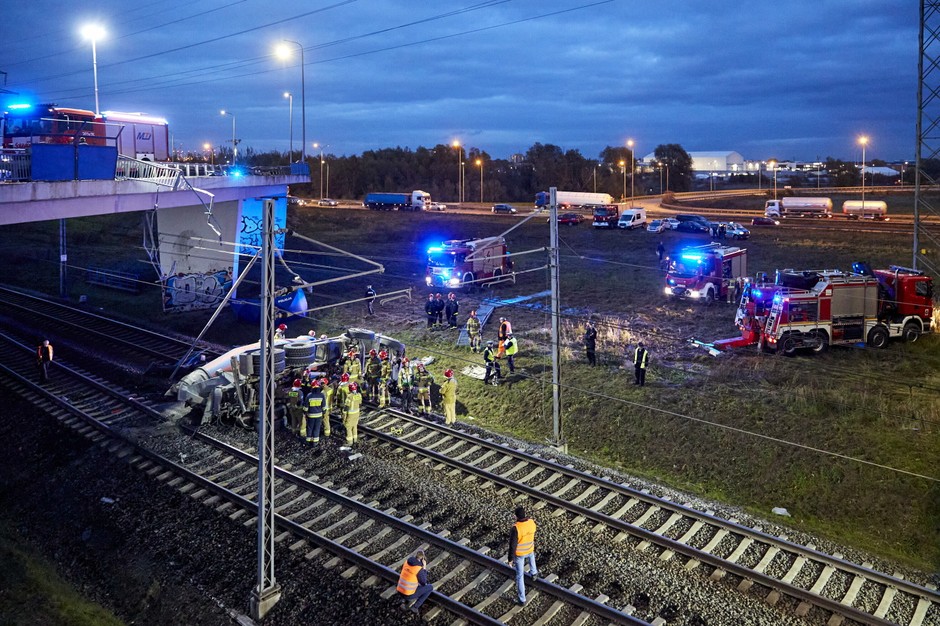 Ciężarówka spadła z wiaduktu w Gdańsku. Jedna osoba nie żyje