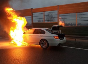 Pożar BMW - kierowca mógł zginąć, bo BMW nie ma części?