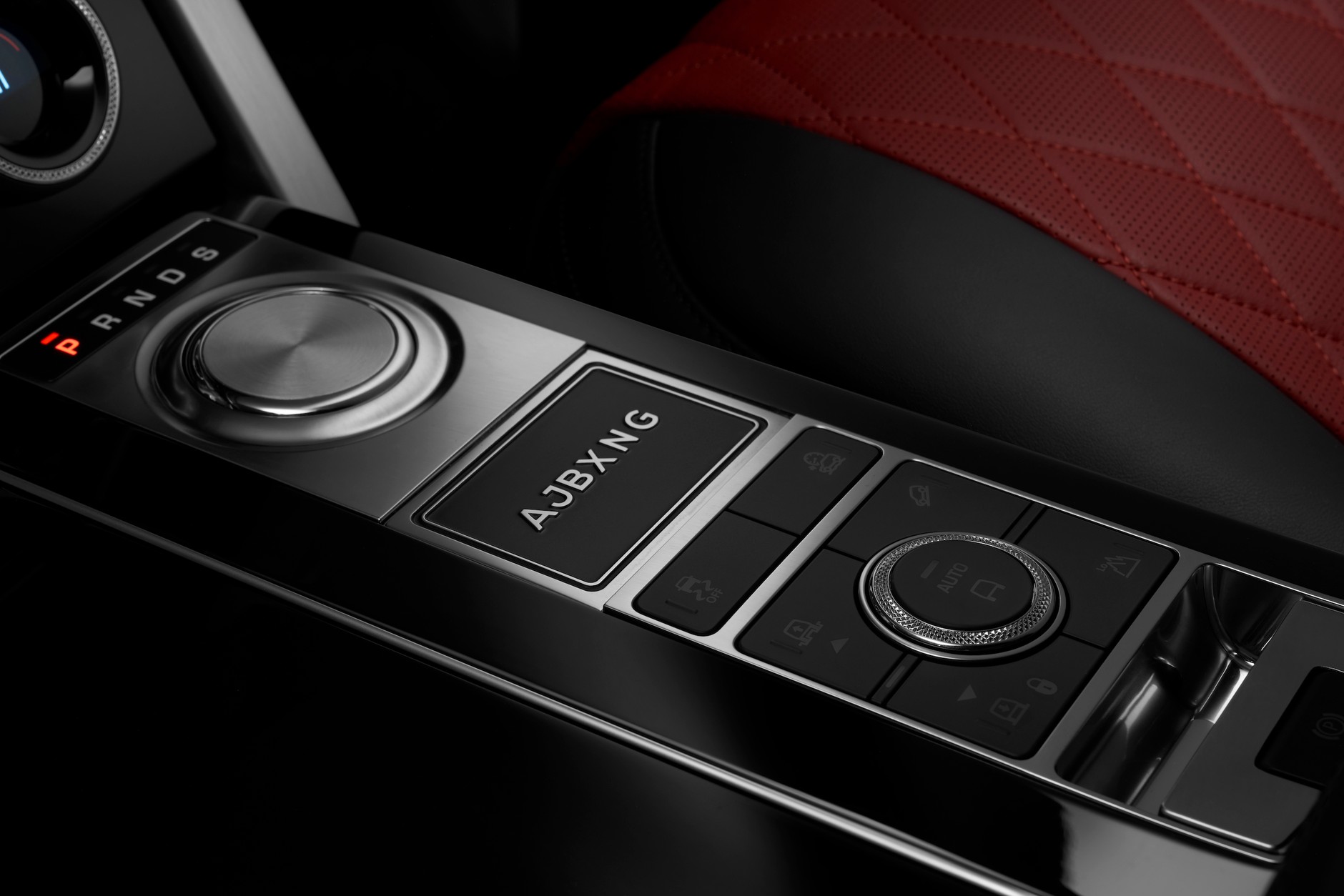 Anthony Joshua odebrał Range Rovera SVAutobiography