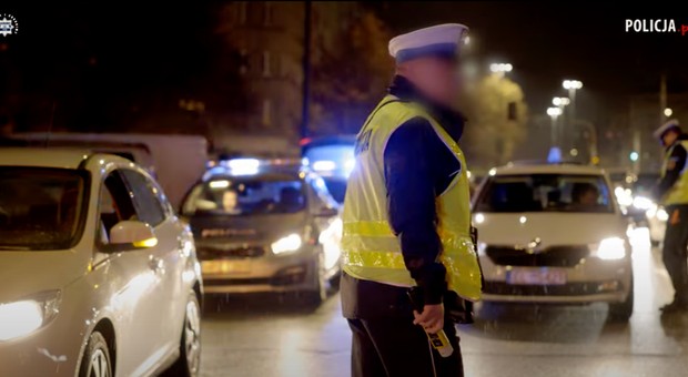 Policjanci skontrolowali kierowców przewozów osób. Przerażające naruszenia prawa