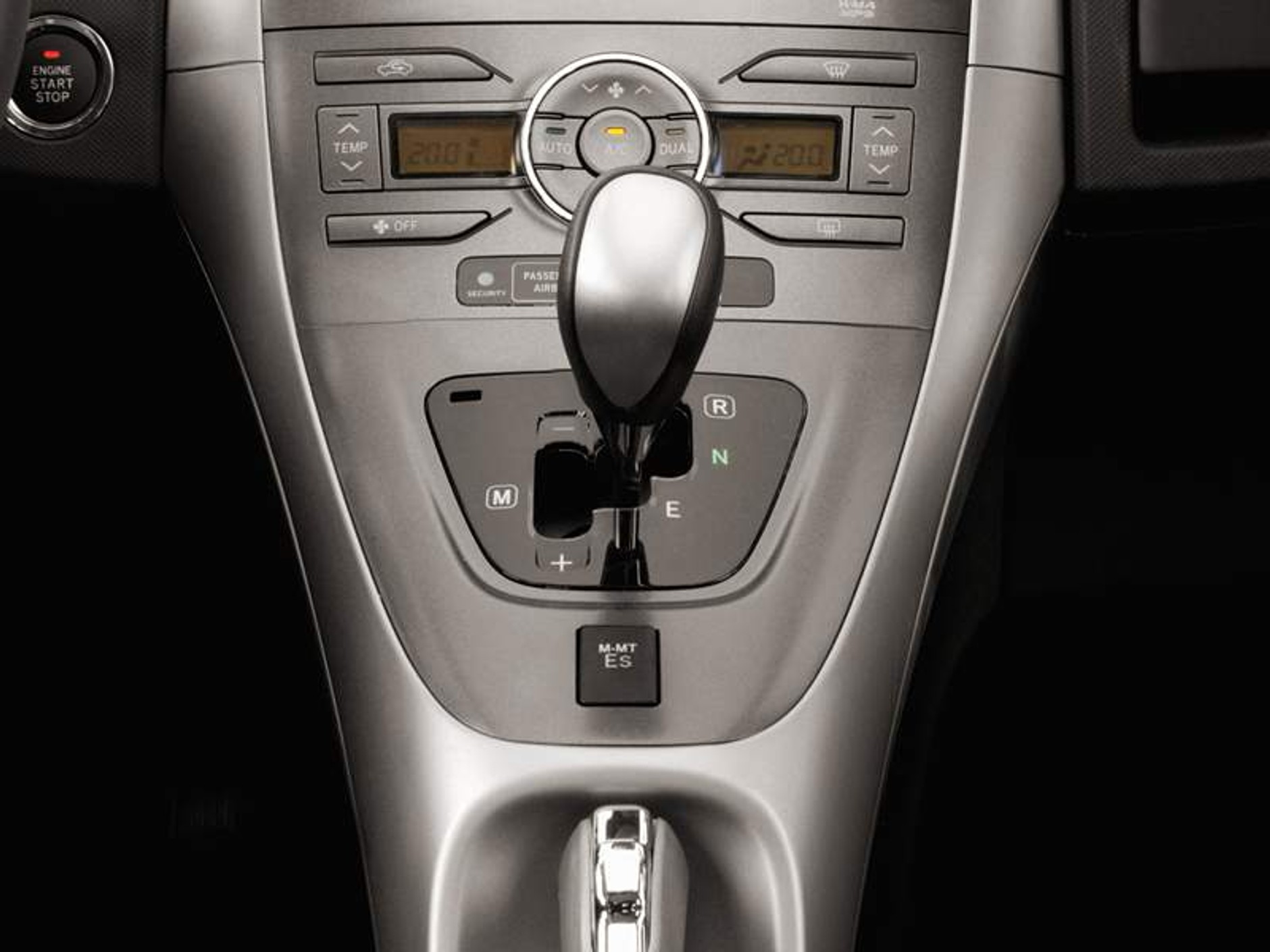 Toyota Auris dostane nové motory 1,6 Valvematic (97 kW) a 1,8 Valvematic (108 kW) a inovované turbodiesely