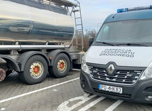 Inspektorzy od razu to zauważyli. Jechał tak autostradą z Niemiec