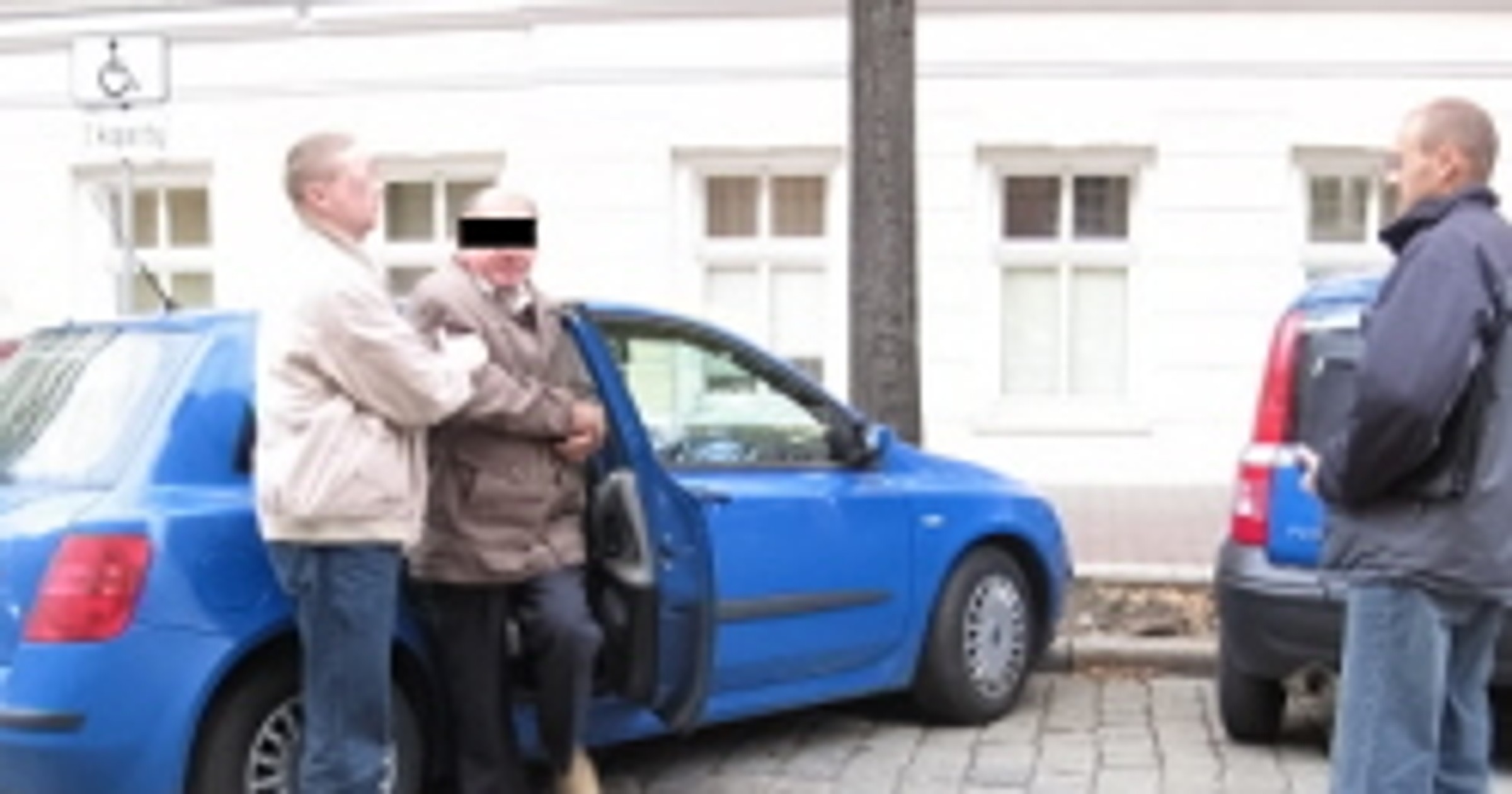 Policja: zalegalizowali nielagalnie kilkaset samochodów