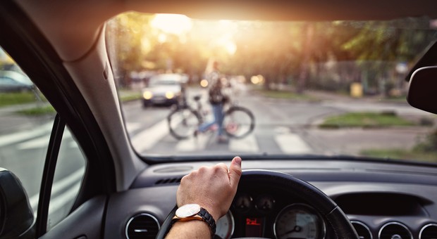 Jedziesz w mieście 50 km/h? Zdaniem Dobromira Sośnierza jesteś "ofiarą losu"
