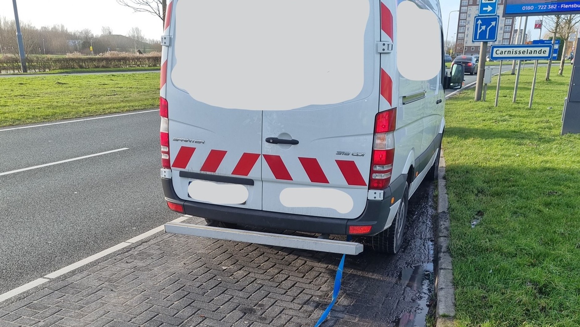 Sprinter nie mógł legalnie holować tak ciężkiego pojazdu