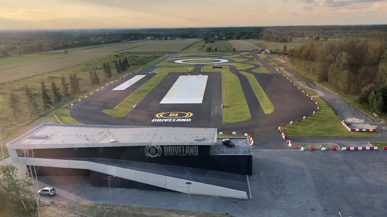 Ośrodek doskonalenia techniki jazdy Driveland w gminie Radziejowice