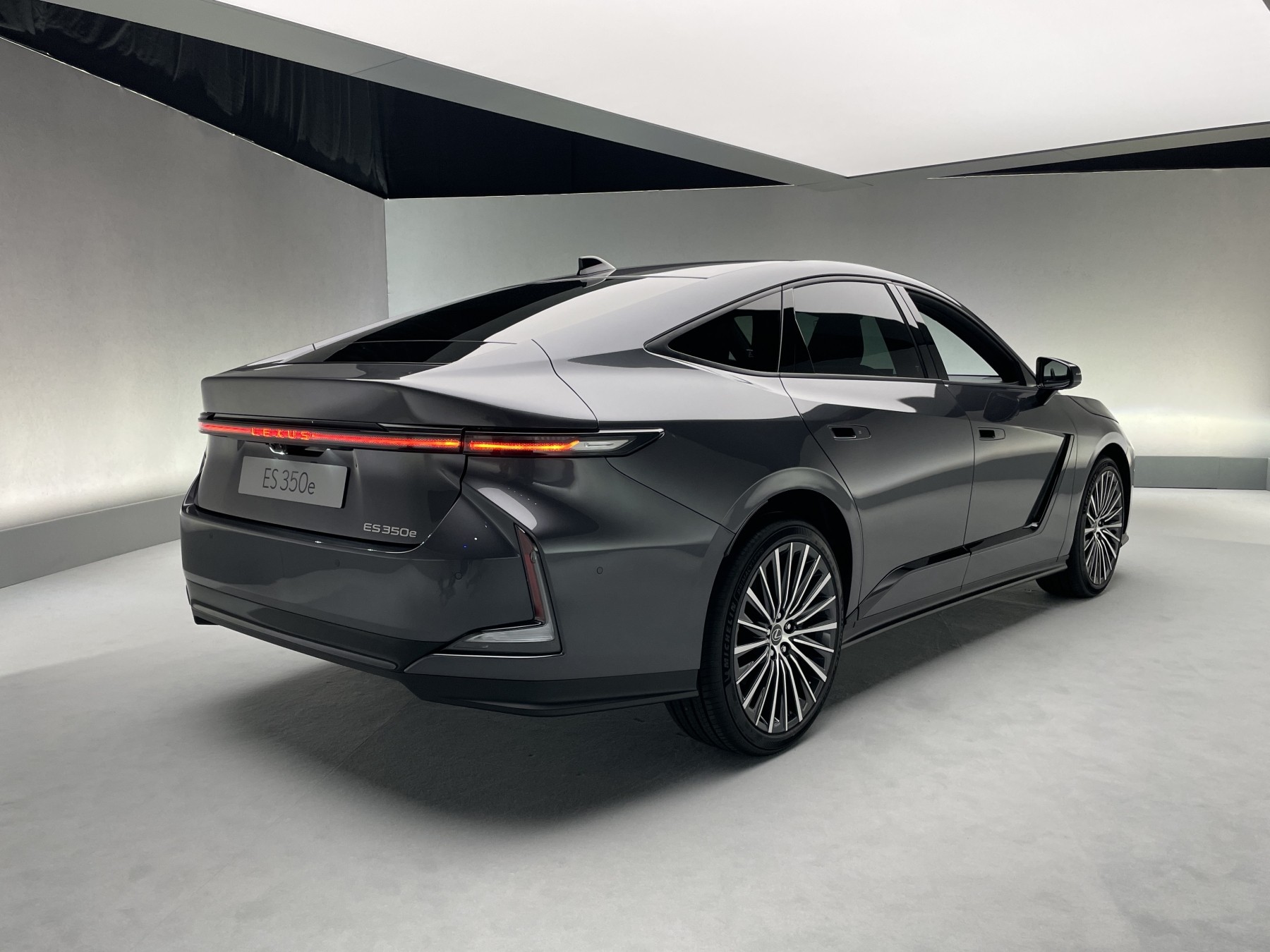 Nowy Lexus ES (2025)