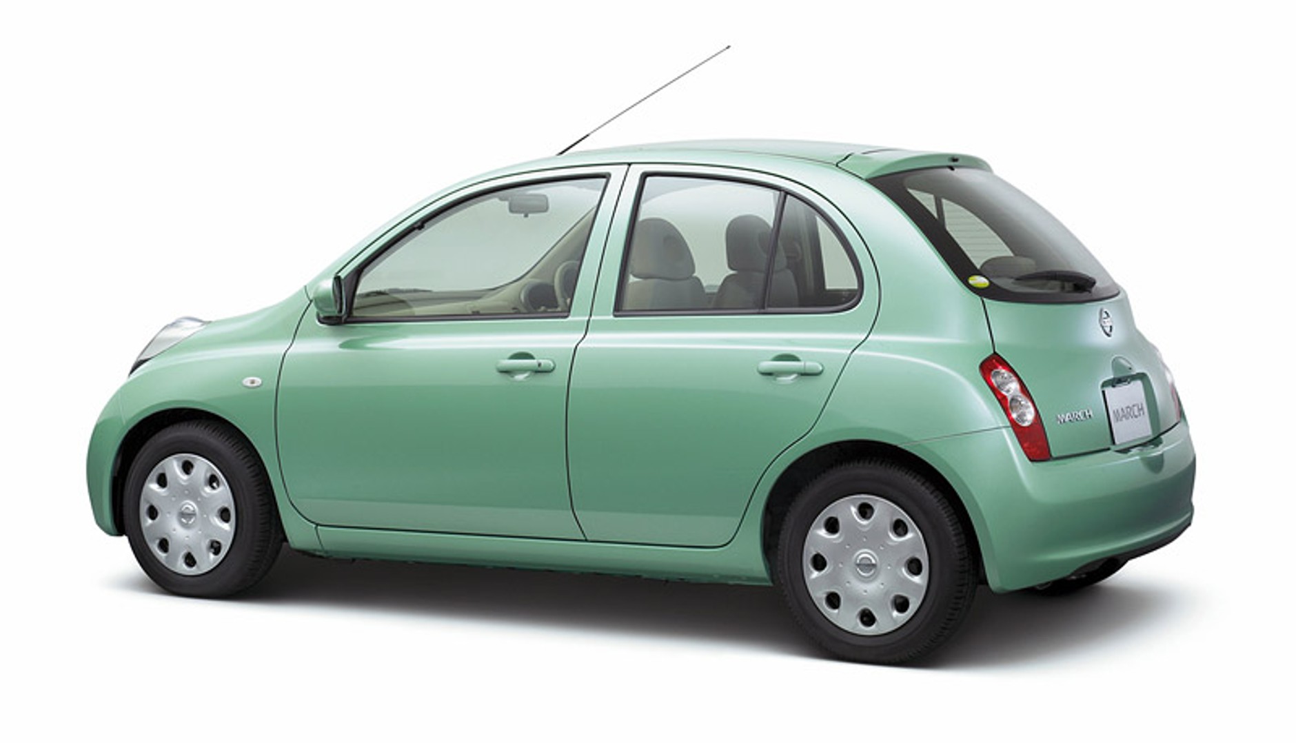 Japoński Nissan March (Micra) świeżo po restylingu