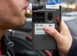 Policjanci zbadali kierowcę alkomatem. Oniemieli na widok wyniku
