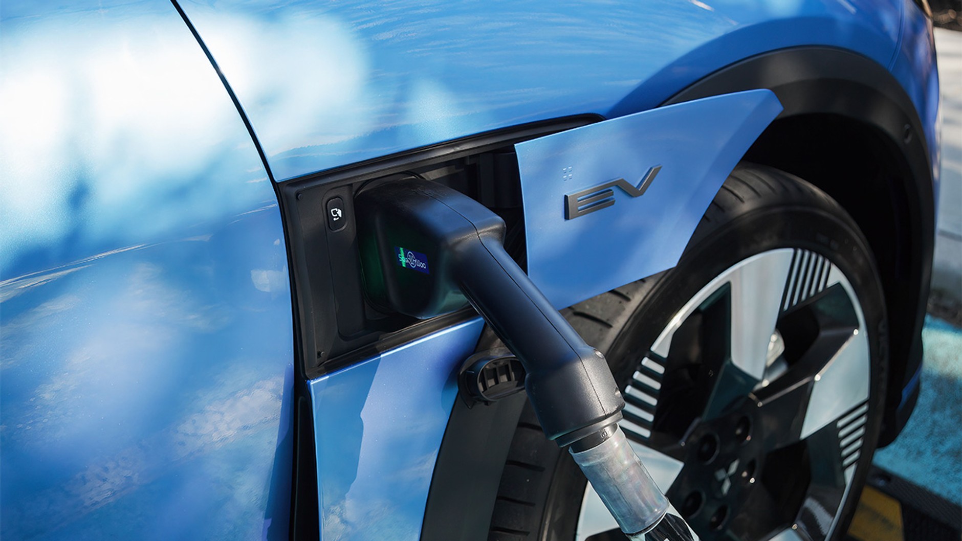 Gniazdo ładowania w Mitsubishi ASX VR-e