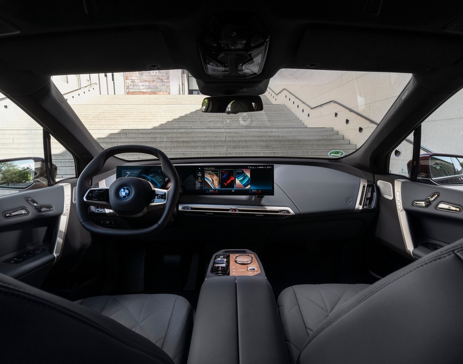 BMW iX