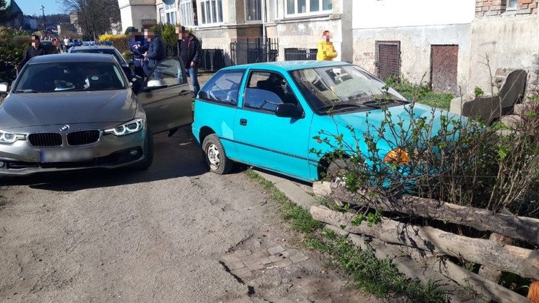 Jechała chodniku i miała siedem zakazów jazdy. Uciekała przed grupą SPEED