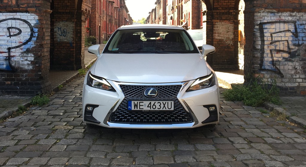 Lexus CT 200 h – coraz starszy, i coraz tańszy