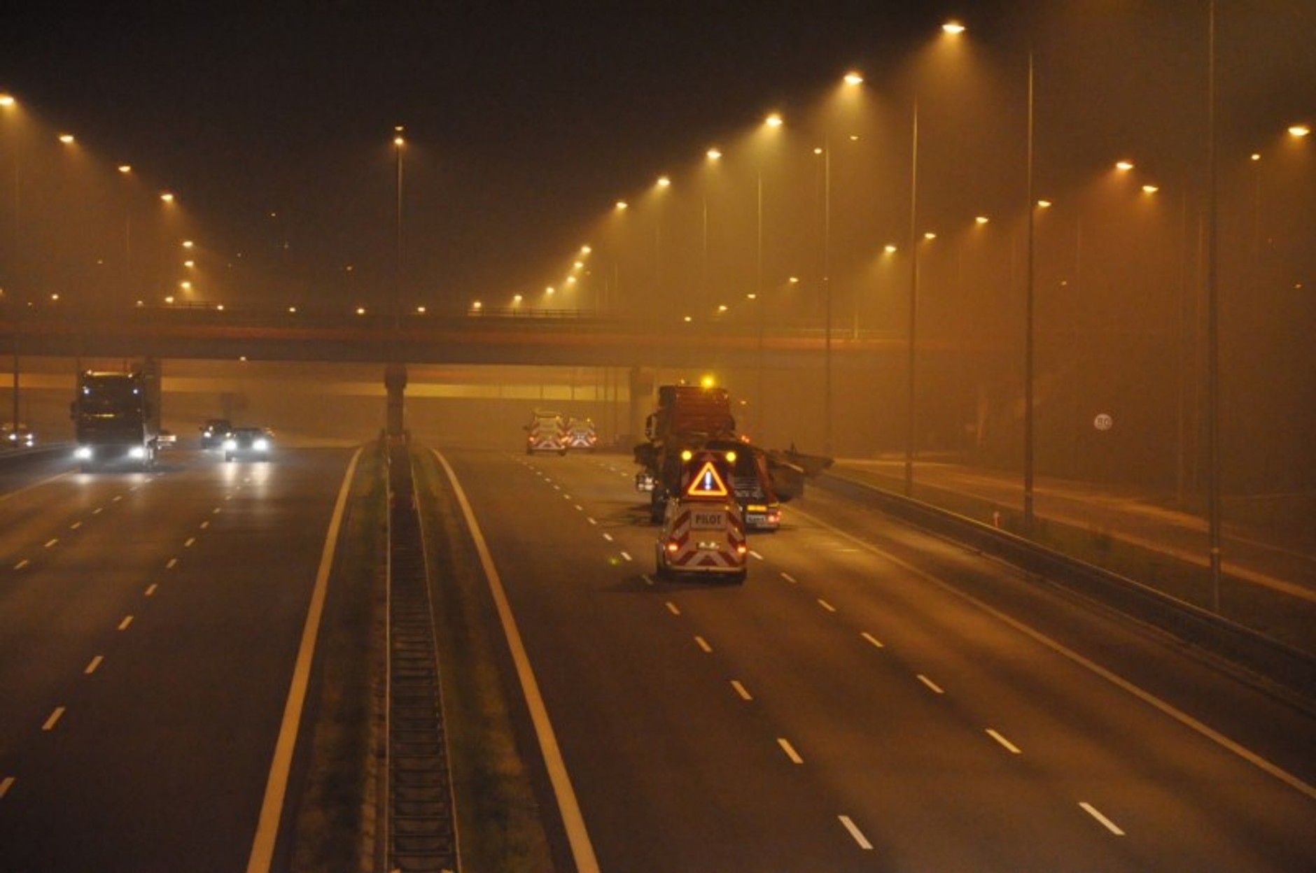 Giganci na drogach, czyli jakimi zasadami rządzą się przejazdy ponadgabarytowe
