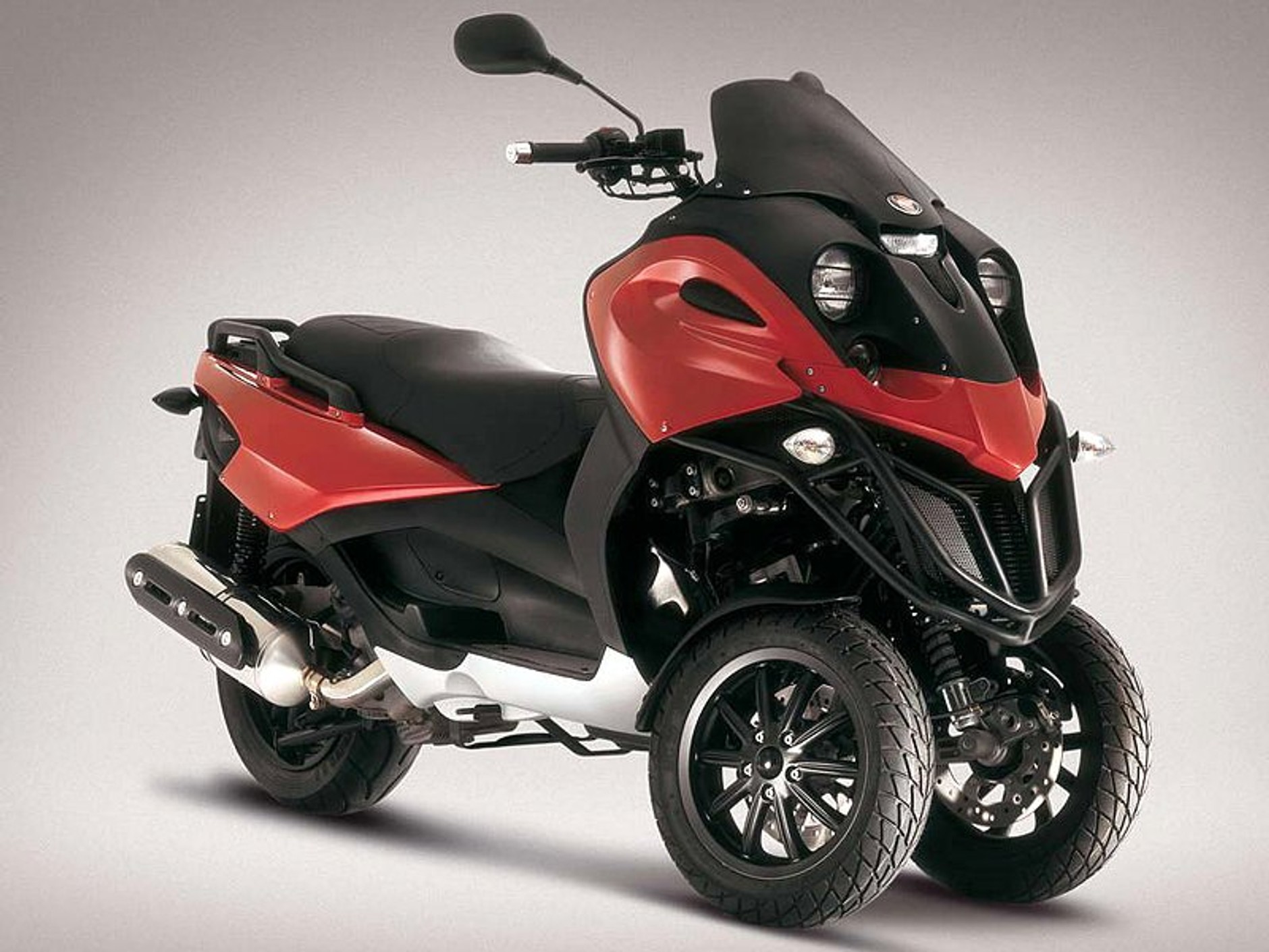 Gilera Fuoco 500 i Piaggio MP3 400: trójkołowcem do pracy