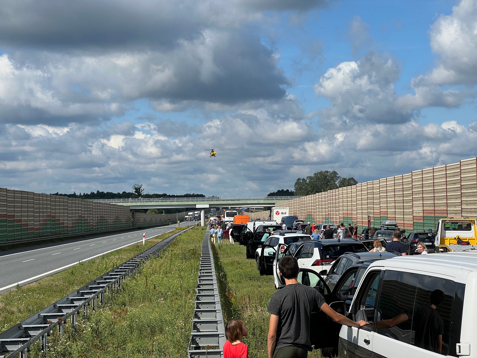 Na czas lądowania śmigłowca LPR wstrzymano ruch także na drugiej jezdni autostrady A2