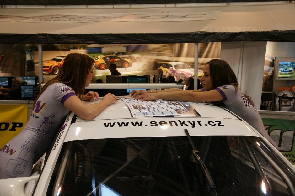 Essen Motor Show 2009: gorące dziewczyny i szybkie maszyny
