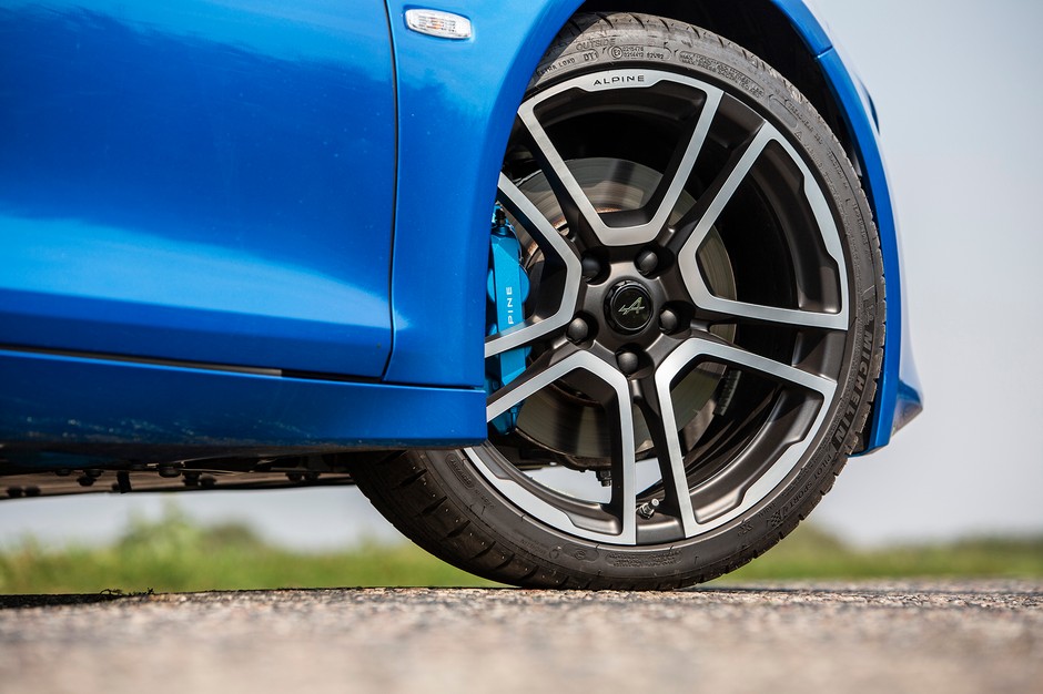 Alpine A110 - ma styl, superosiągi i... historię