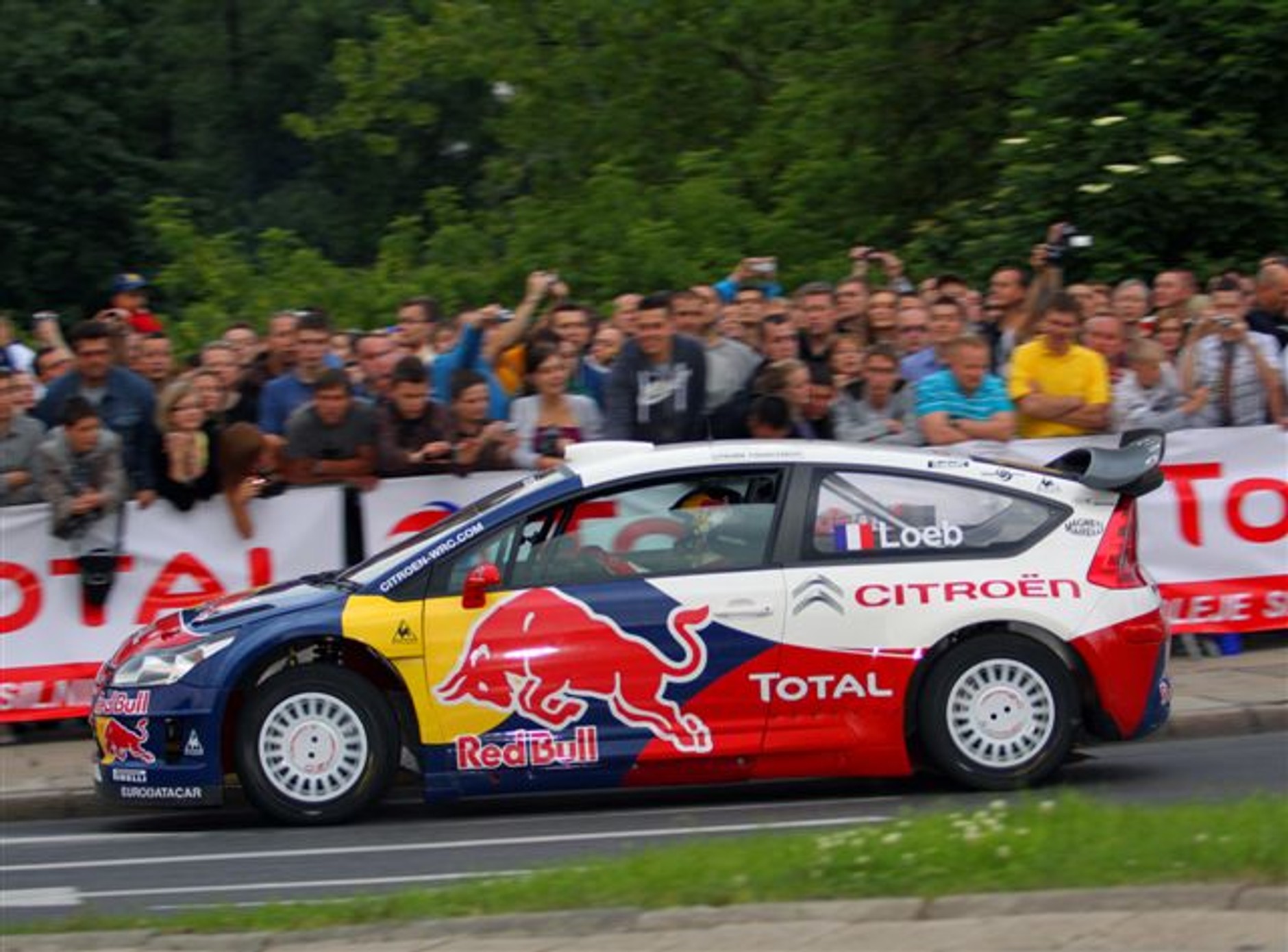 Sébastien Loeb i Dani Sordo jeździli po Karowej