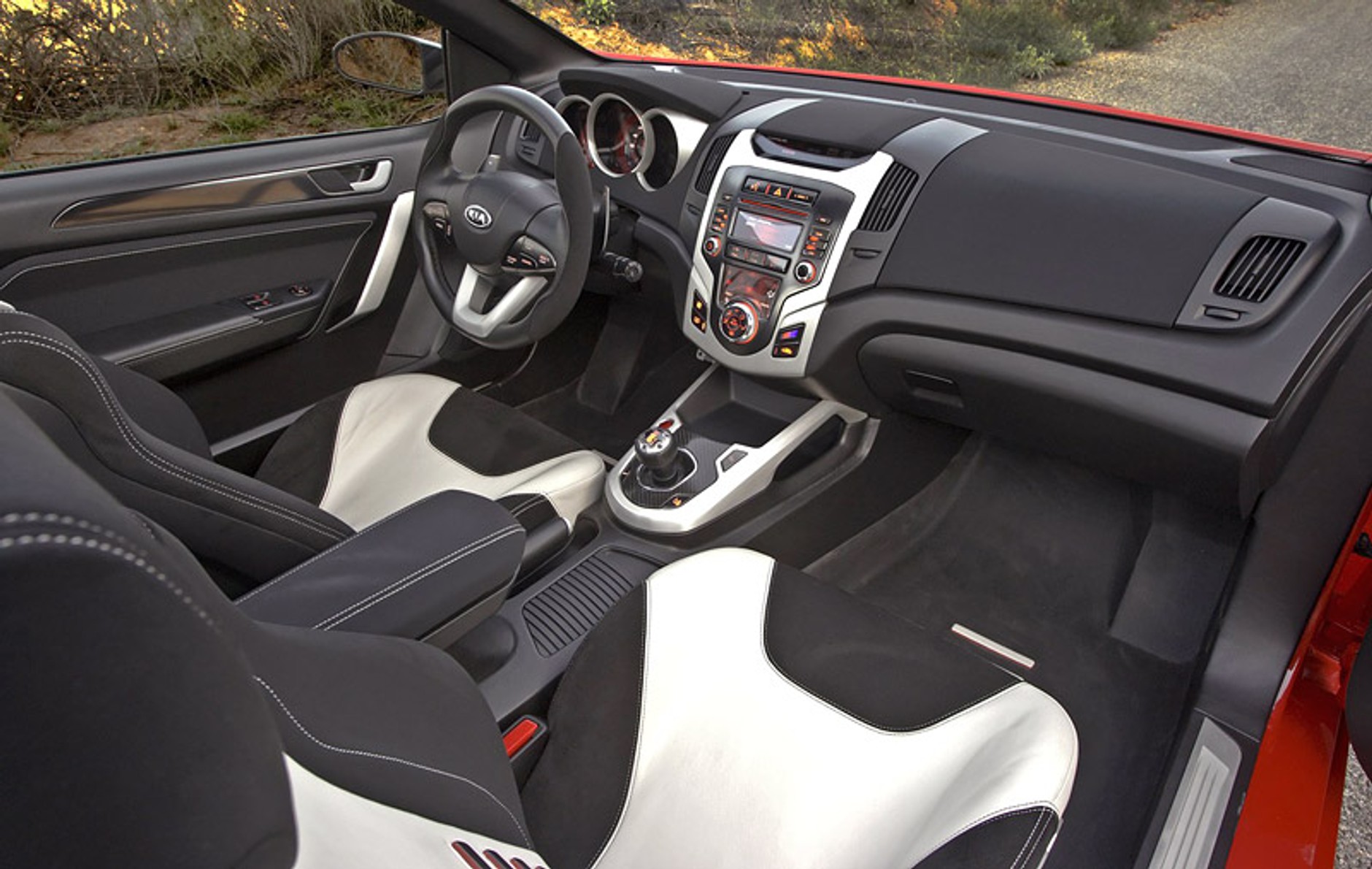 Kia KOUP – koncept ostrego czteromiejscowego coupe