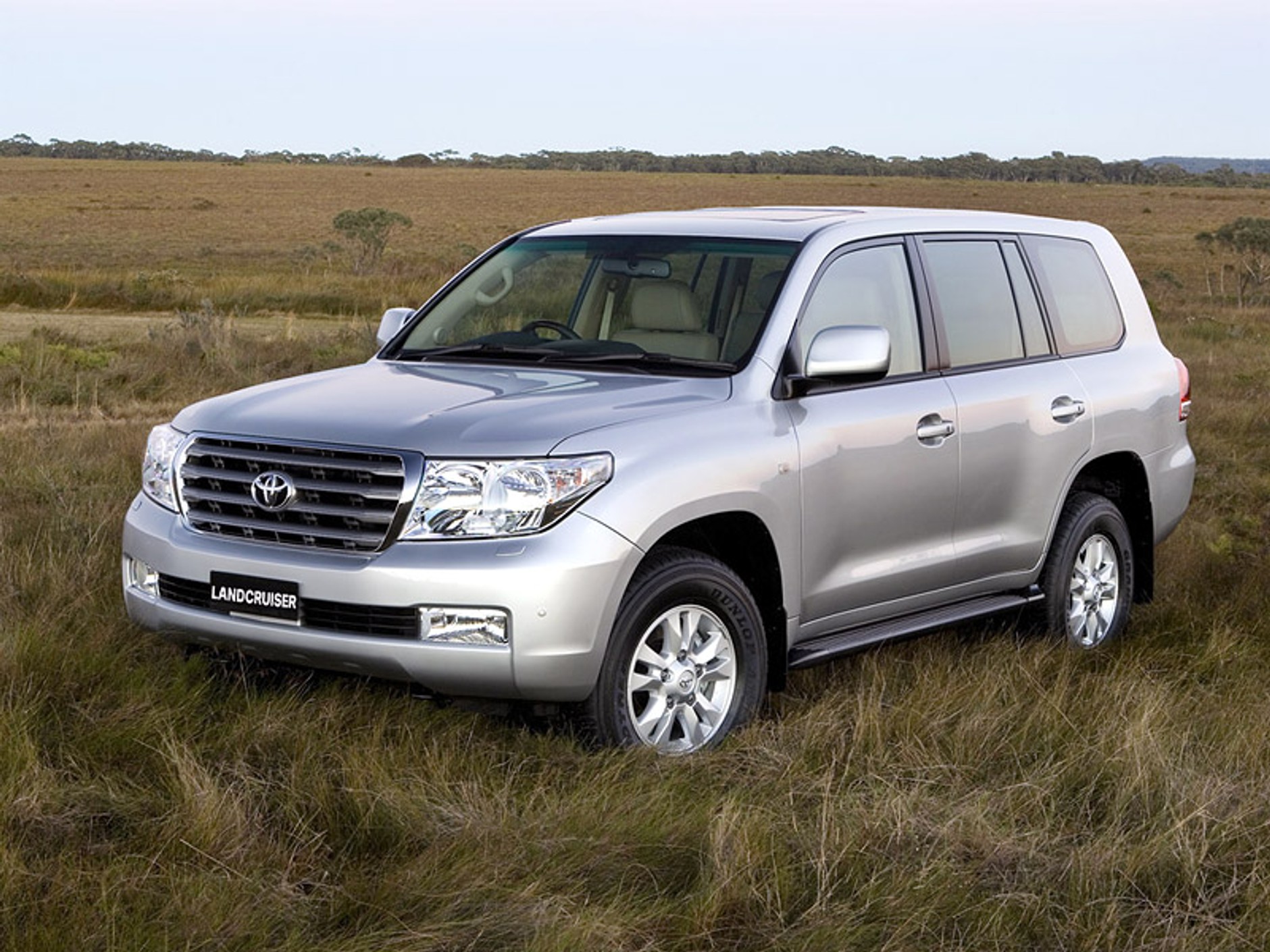 Nowa Toyota Land Cruiser V8 – pracowity mamut