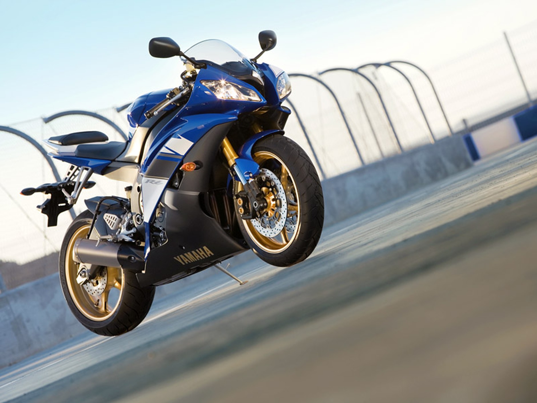 Yamaha YZF-R6 2008: pierwsze informacje i duża fotogaleria