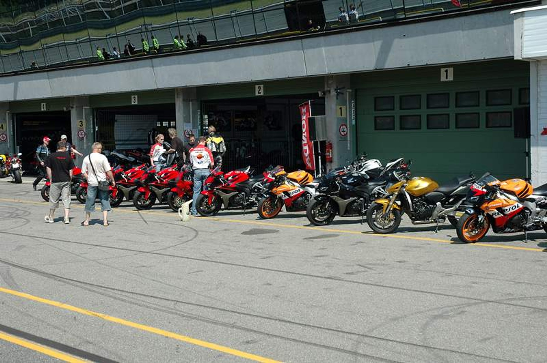 Supermoto Honda Days: nowy CBR600RR na torze