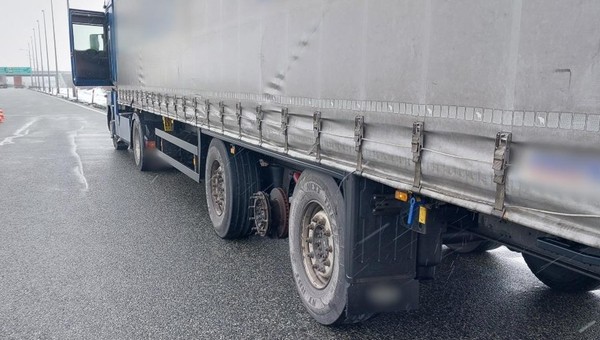 Gdy inspektorzy ITD to zauważyli, od razu skierowali ciężarówkę na parking