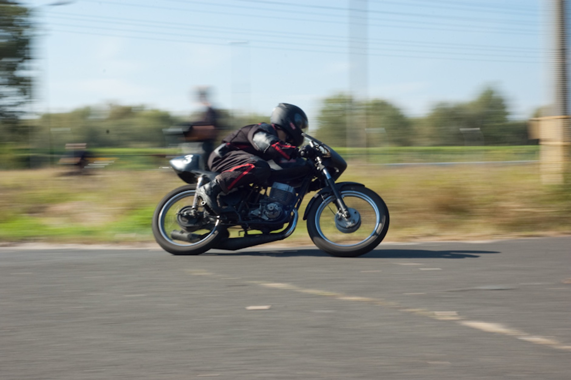 Polskie motocykle i samochody na torze FSO