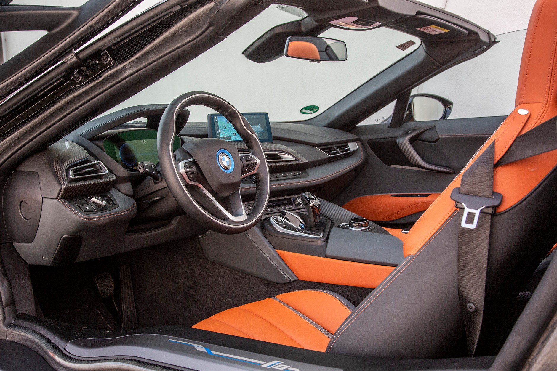 Test BMW i8 Roadster - futurystycznie i luksusowo