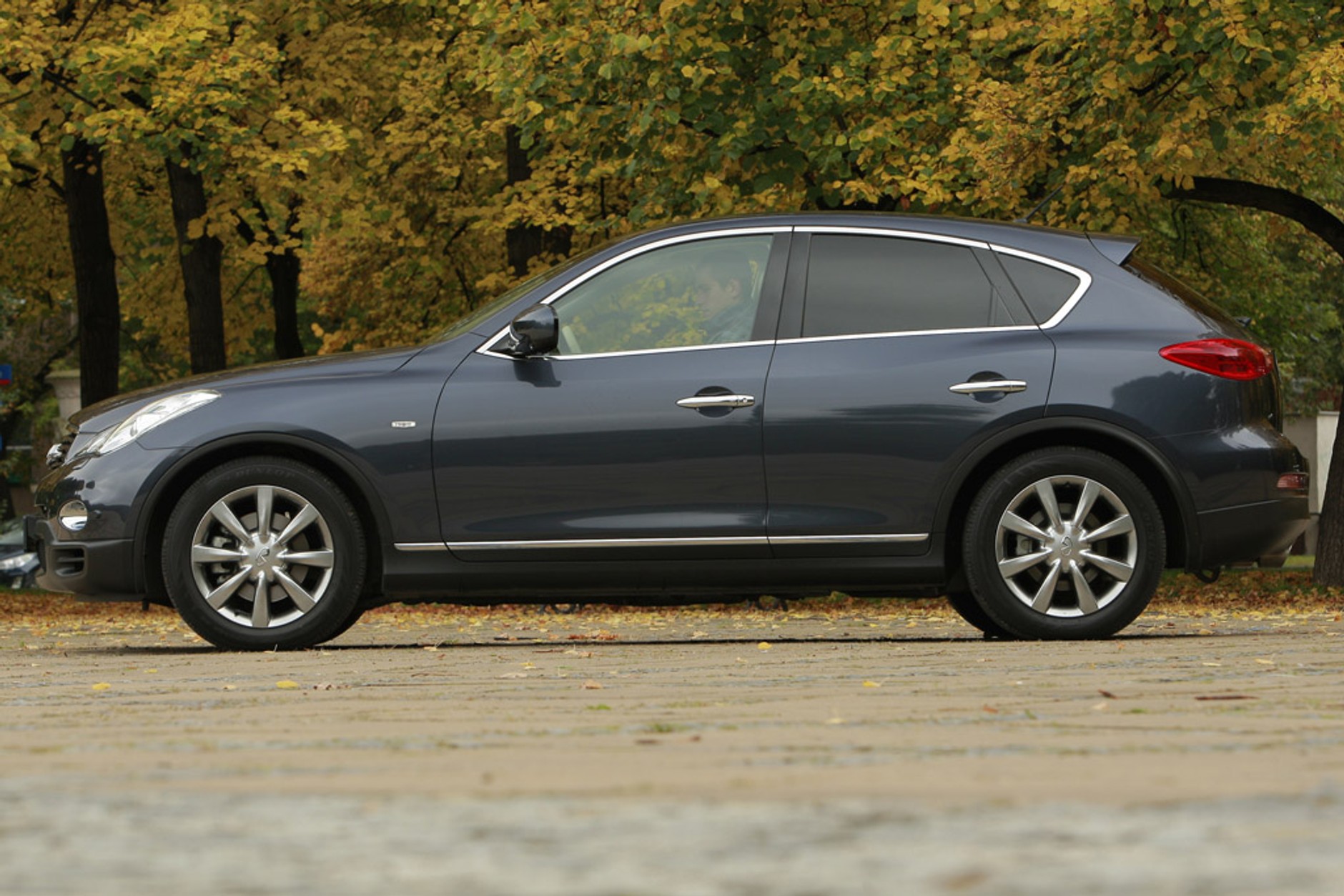 Infiniti EX 30D: SUV z dieslem pod maską