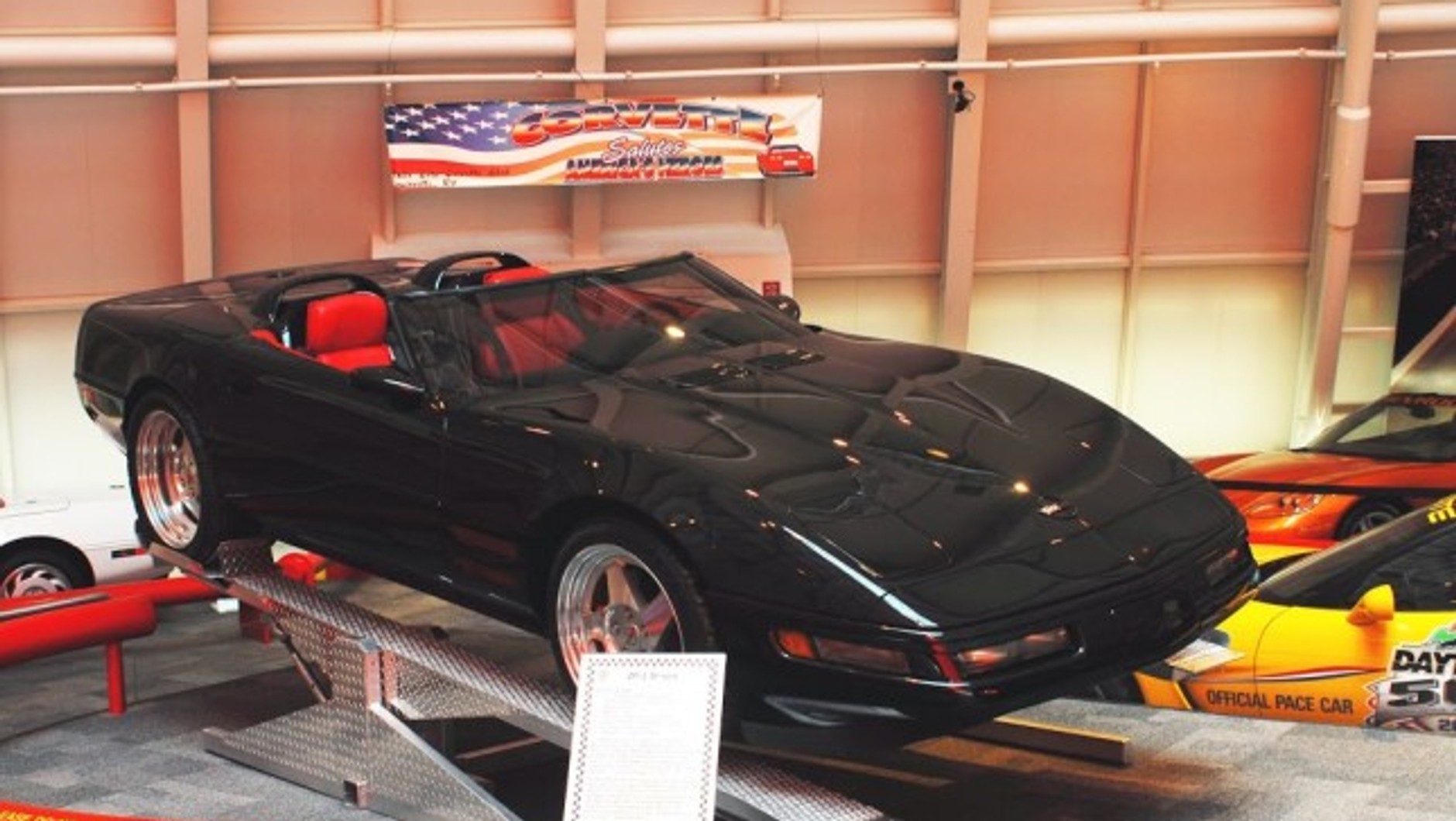 Osiem Corvette w czarnej dziurze. Wypadek w Muzeum Corvette w Kentucky