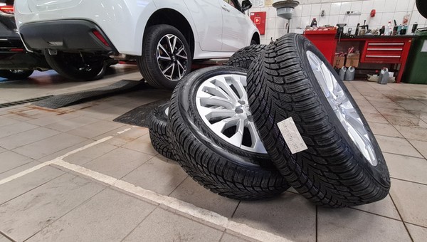 Dlaczego to najlepszy czas na wymianę opon? Bądź mądry przed  śniegiem i mrozem