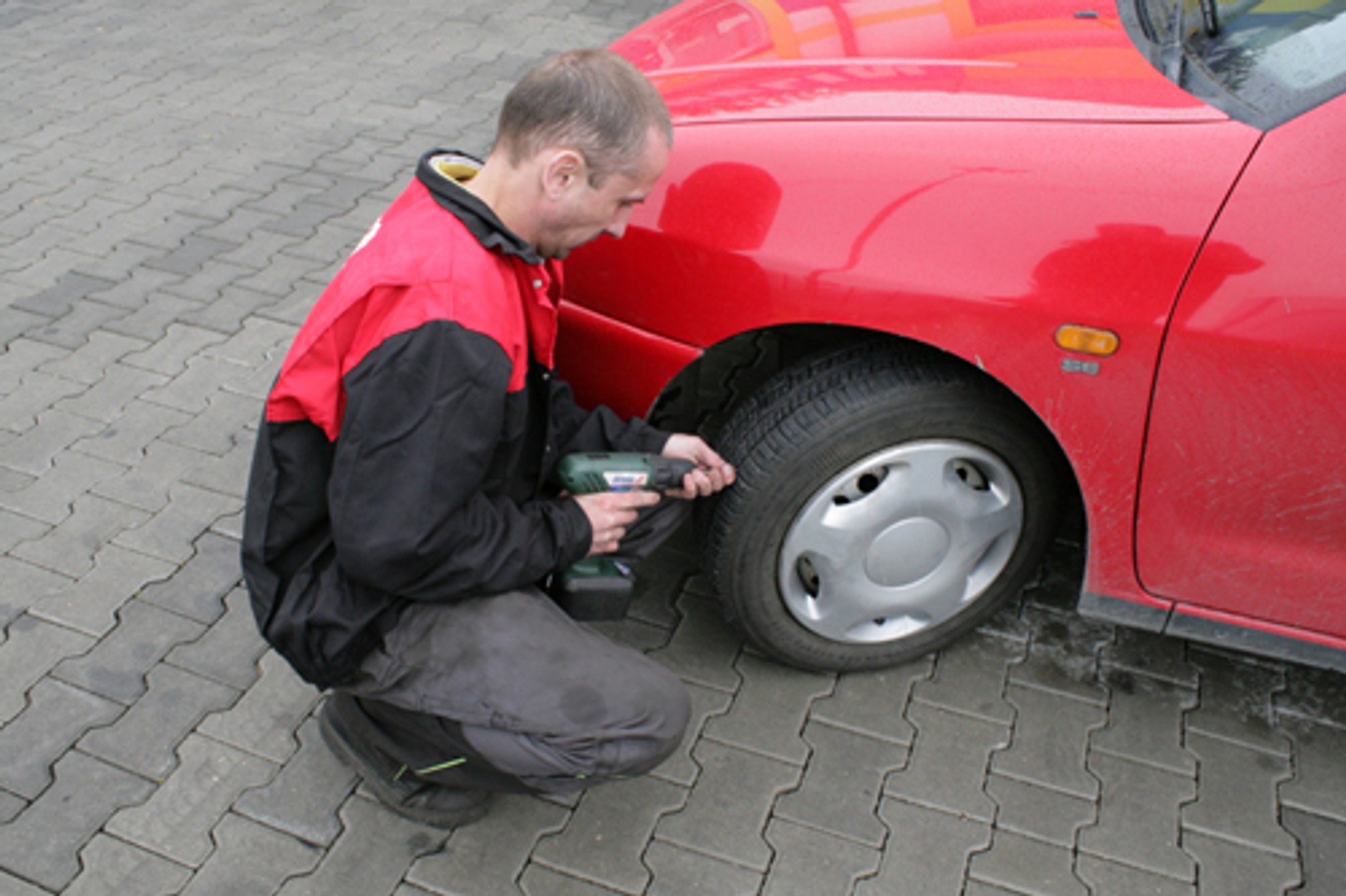 Łatka w spreju - osobisty wulkanizator