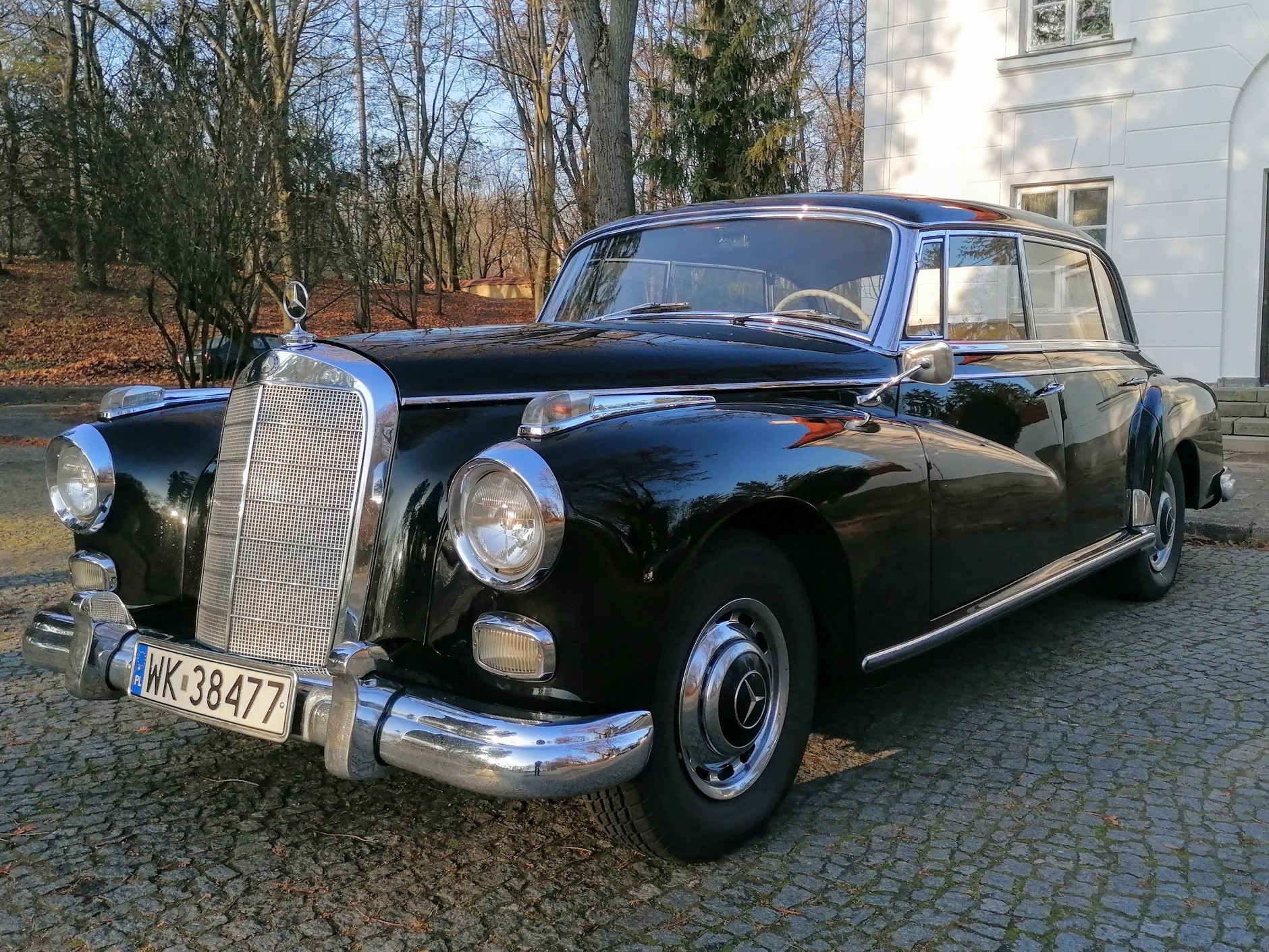 Mercedes 300d - rządowa limuzyna z czasów PRL