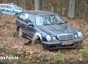 Kierowca zignorował sygnały policji. Po kilku kilometrach nie był w stanie uciekać