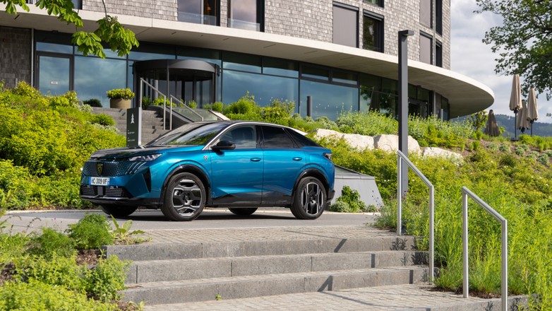 Peugeot E-3008 325 Dual Motor