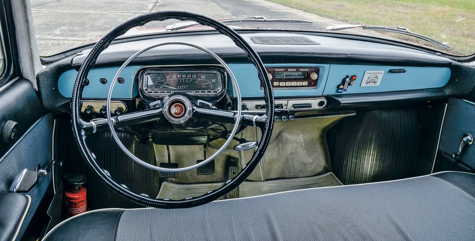 Borgward Hansa 2400 kontra Tatra 603-2 - nietypowa klasa wyższa