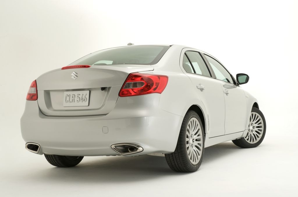 Suzuki Kizashi - Świeżutkie zdjęcia nowego, sportowego sedana