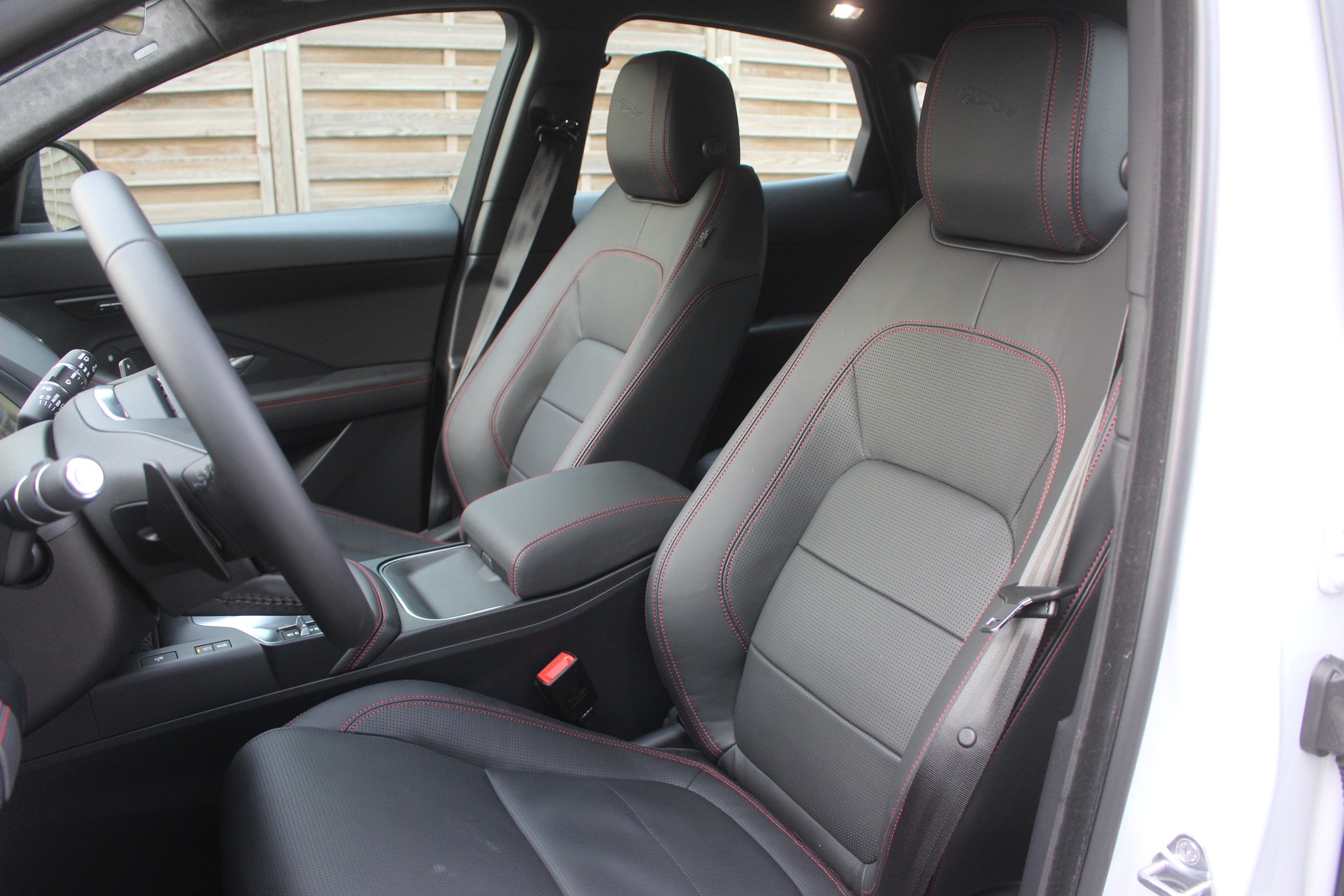 Jaguar E-Pace – Jaguarowi udał się ten „baby jag” | TEST